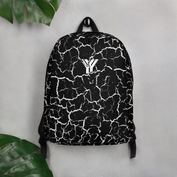 antony yorck rucksack craquelee schwarz logo weiss extra fach laptop notebook 15 zoll plus geheimfach wasserfest ansicht vorderseite wand