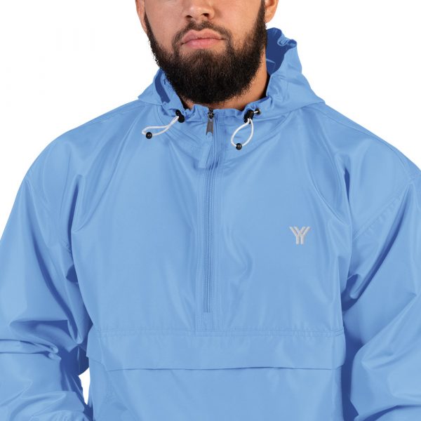 regenjacke-embroidered-champion-packable-jacket-light-blue-zoomed-in-616fe8acda035.jpg