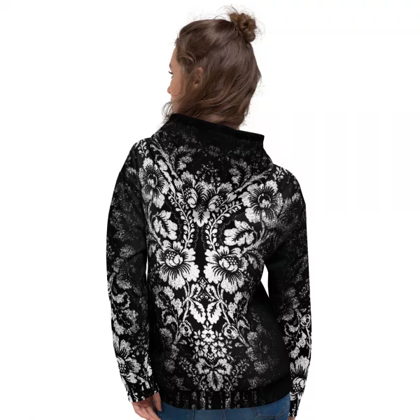 Stylischer Damen Designer Hoodie - Ein schwarzer Damenhoodie des Designer Labels ANTONY YORCK mit einem auffälligen weißen floralen Muster im baroque Noir Stil, das den gesamten Stoff bedeckt. Der Hoodie zeigt den Schriftzug "ANTONY YORCK" am Ärmel und hat eine Kapuze mit Kordelzug. Perfekt für luxury urban street style, streetwear fashion und subversive style. Entdecken Sie mehr auf https://antonyyorck.com. Schlüsselwörter: trendy womenswear, modern fashion, designer hoodie, urban clothing, stylish streetwear.