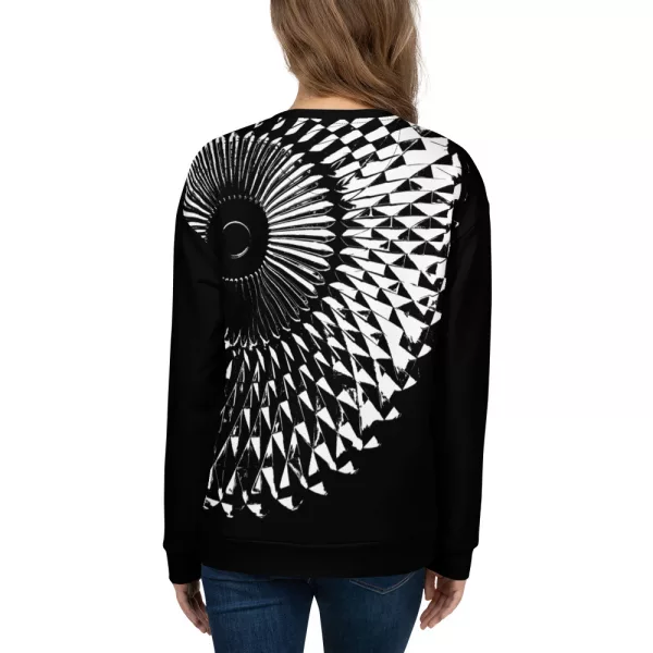 Junge Frau im Damen Designer Sweatshirt Capital in schwarz mit weißem abstraktem Aufdruck, Ansicht Rückseite, designed by Antony Yorck, Berlin