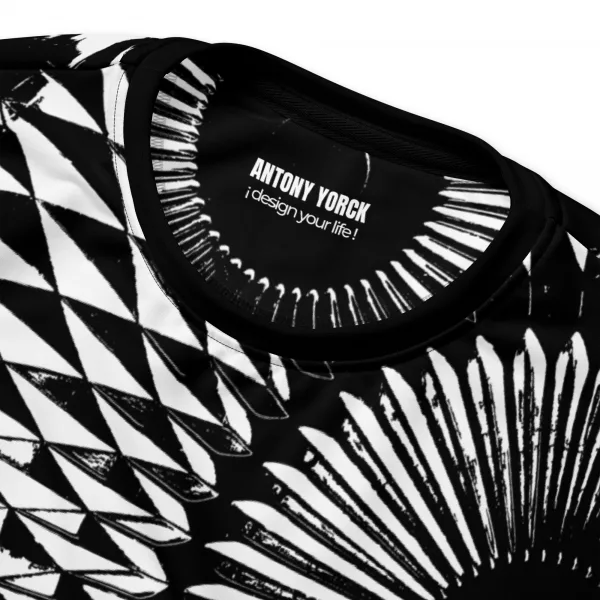 Damen Designer Sweatshirt Capital in schwarz mit weißem abstraktem Aufdruck, Detailansicht des Kragens und Innenseite mit Label, designed by Antony Yorck, Berlin