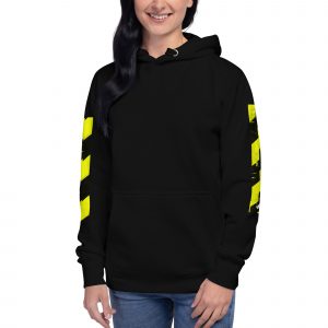 Frontale Ansicht des Damen Designer Hoodies am Model; schwarzer Signal Resistance Hoodie mit neongelben Ärmel-Grafiken und formgetreuer Passform.