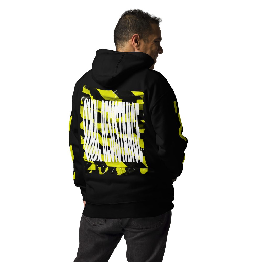 Herren Designer Hoodie in Schwarz mit Signal Resistance Rückenprint; Rückansicht des PROHIBITED NOBILITY Edition Hoodies von ANTONY YORCK am Model.
