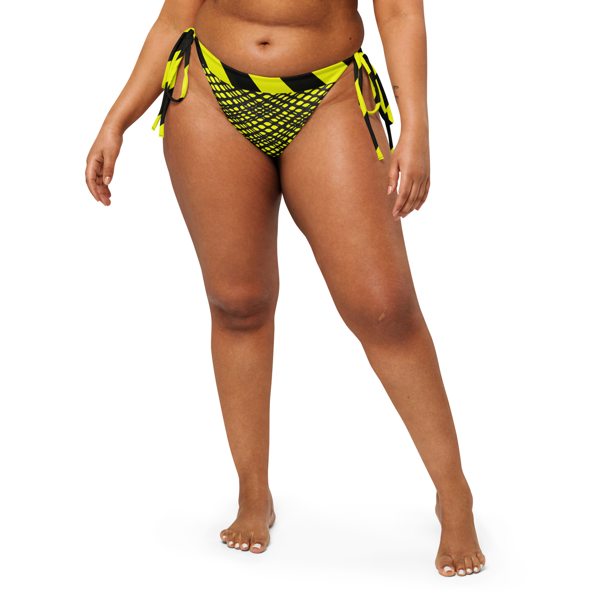 Designer String Bikini-Unterteil PROHIBITED NOBILITY Edition 03 6 Vorderansicht eines Models im neongelben Designer String Bikini-Unterteil der PROHIBITED NOBILITY Edition 03 mit markantem grafischem Print.